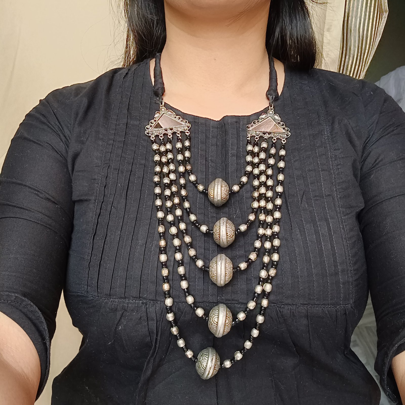 Multilayered balls Neckpiece