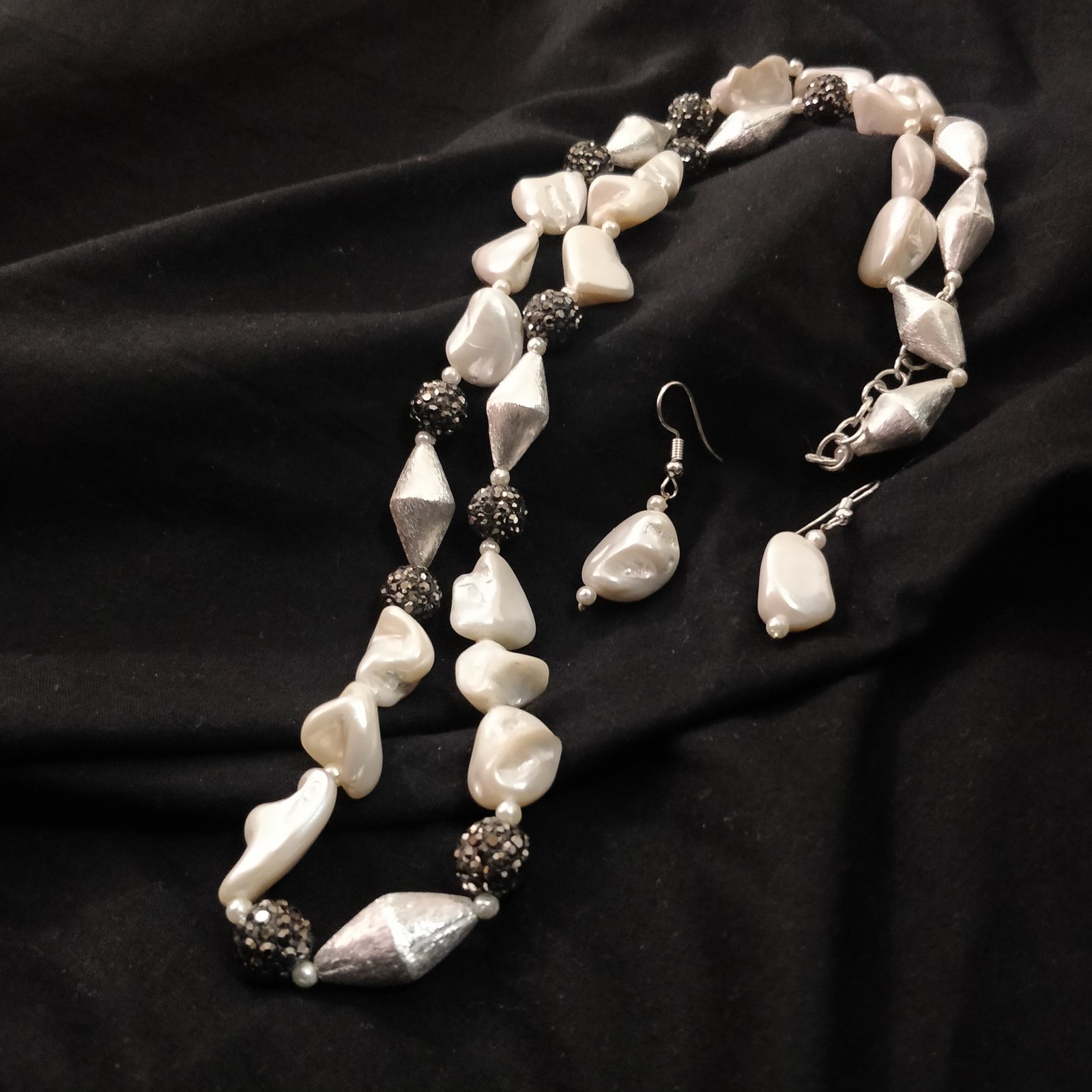 Pearl & Shine Neckpiece