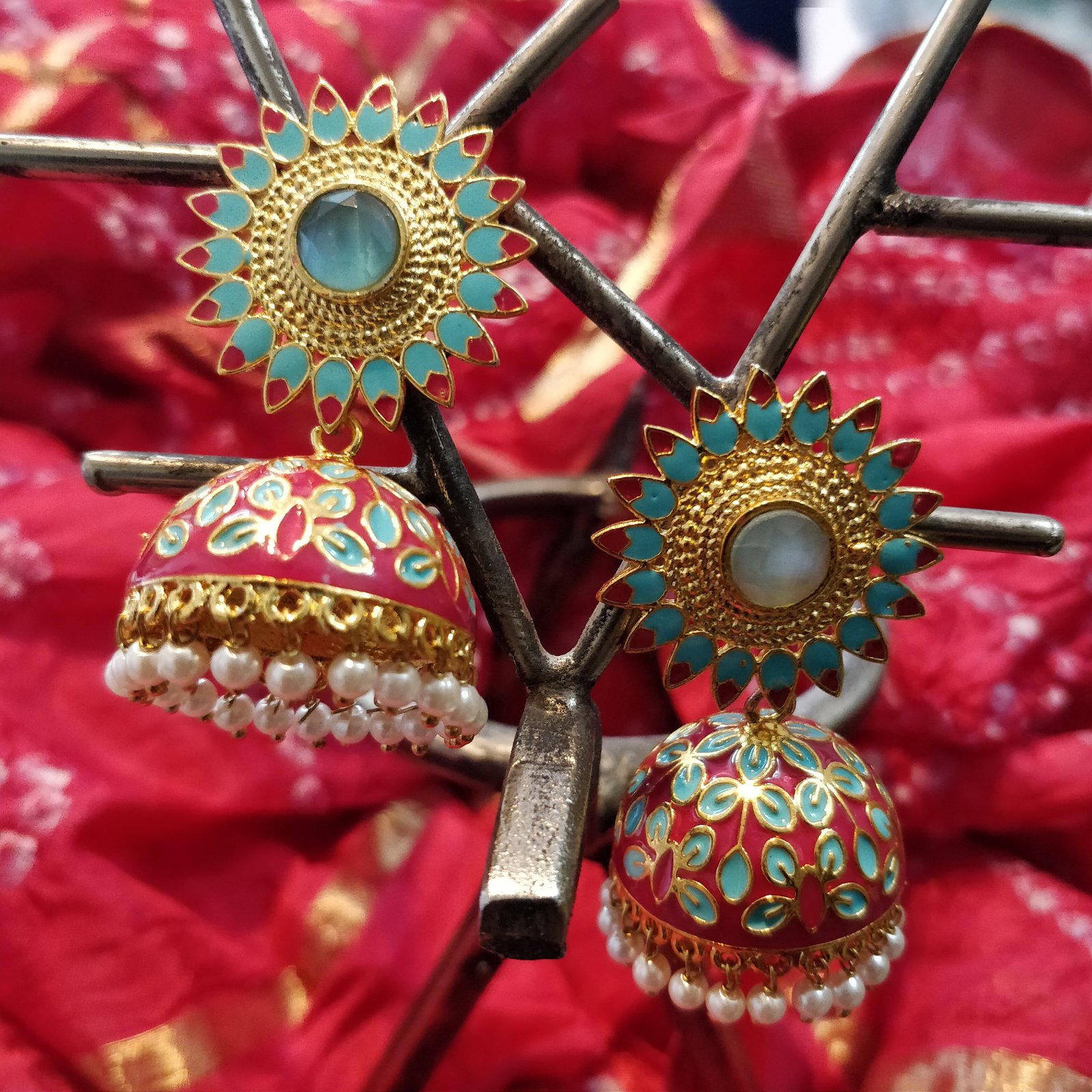 Antique White Color Kundan And Red Dome-Shaped Jhumki
