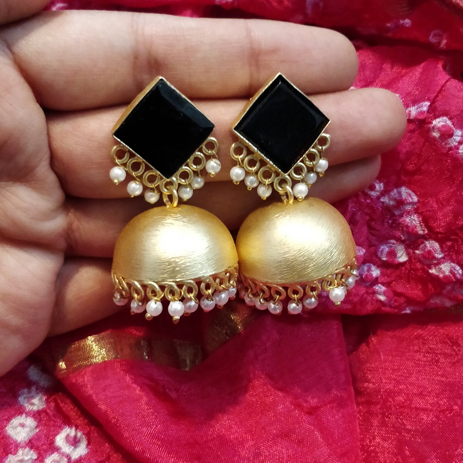 Antique Black Color Kundan And Golden Color Dome-Shaped Jhumki