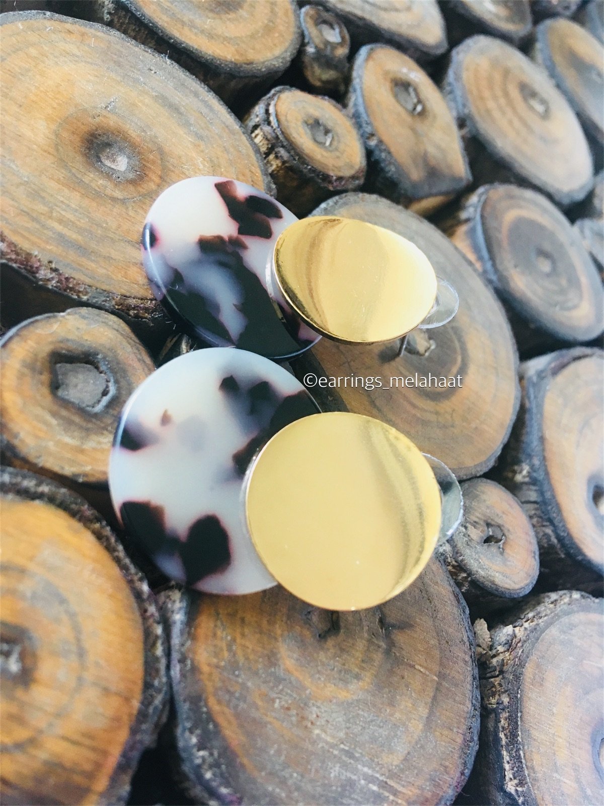 Round shaped white earrings